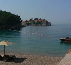 Sveti Stefan<br><span class="cc-link"><a href="http://www.flickr.com/photos/kotle/5777558439/" target="_blank">Autor:Misha Popovkij</a><a href='http://creativecommons.org/licences/by-sa/3.0'>&nbsp;<img class="cc-icon" src="mods/_img/cc_by_sa-small.png"></a></a></span>