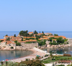 Sveti Stefan<br><span class="cc-link"><a href="http://www.flickr.com/photos/montenegro_milacic/206508853/" target="_blank">Autor:Milachich</a><a href='http://creativecommons.org/licences/by-nd/3.0'>&nbsp;<img class="cc-icon" src="mods/_img/cc_by_nd-small.png"></a></a></span>