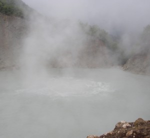 Boiling Lake<br><span class="cc-link"><a href="http://www.flickr.com/photos/jries/516934742/" target="_blank">Autor:Jean & Natalie</a><a href='http://creativecommons.org/licences/by/3.0'>&nbsp;<img class="cc-icon" src="mods/_img/cc_by-small.png"></a></a></span>