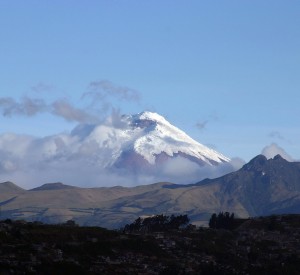 Wulkan Cotopaxi, sięgający 5897 m n.p.m.<br><span class="cc-link"><a href="http://www.flickr.com/photos/emmett_hume/3290249953/" target="_blank">Autor:Emmet.Hume</a><a href='http://creativecommons.org/licences/by/3.0'>&nbsp;<img class="cc-icon" src="mods/_img/cc_by-small.png"></a></a></span>