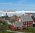 <span class='dscr'>Ilulissat</span><br><span class="cc-link"><a href="http://www.flickr.com/photos/ilovegreenland/4461538609/" target="_blank">Autor:Bent Pedersen / Visit Greenland</a><a href='http://creativecommons.org/licences/by/3.0'>&nbsp;<img class="cc-icon" src="mods/_img/cc_by-small.png"></a></a></span>