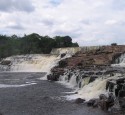 <span class='dscr'>Orinduik Falls</span><br><span class="cc-link"><a href="http://commons.wikimedia.org/wiki/File:Orinduik_Falls_Sept_2007.JPG" target="_blank">Autor:Merlinthewizard</a><a href='http://creativecommons.org/licences/by-sa/3.0'>&nbsp;<img class="cc-icon" src="mods/_img/cc_by_sa-small.png"></a></a></span>
