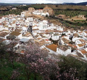 Białe Miasta Andaluzji<br><span class="cc-link"><a href="http://commons.wikimedia.org/wiki/File:Setenil_de_las_Bodegas_Cadiz_Spain.jpg" target="_blank">Autor:Jialiang Gao</a><a href='http://creativecommons.org/licences/by-sa/3.0'>&nbsp;<img class="cc-icon" src="mods/_img/cc_by_sa-small.png"></a></a></span>