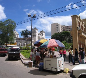 Tegucigalpa<br><span class="cc-link"><a href="http://www.flickr.com/photos/pixeldrip/51349208/" target="_blank">Autor:Tegucigalpa</a><a href='http://creativecommons.org/licences/by/3.0'>&nbsp;<img class="cc-icon" src="mods/_img/cc_by-small.png"></a></a></span>