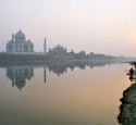 <span class='dscr'>Taj Mahal - widok zza rzeki Jamuna</span>