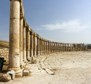 Dżarasz (Jerash)<br><span class="cc-link"><a href="http://www.flickr.com/photos/unephotos/6980726047/" target="_blank">Autor:UNE Photos</a><a href='http://creativecommons.org/licences/by/3.0'>&nbsp;<img class="cc-icon" src="mods/_img/cc_by-small.png"></a></a></span>