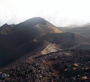 Mount Cameroon<br><span class="cc-link"><a href="http://commons.wikimedia.org/wiki/File:Mount_Cameroon_craters.jpg" target="_blank">Autor:Amcaja</a><a href='http://creativecommons.org/licences/by-sa/3.0'>&nbsp;<img class="cc-icon" src="mods/_img/cc_by_sa-small.png"></a></a></span>
