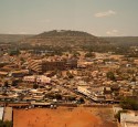 <span class='dscr'>Bamako</span><br><span class="cc-link"><a href="http://www.flickr.com/photos/leecohen/6269989497/" target="_blank">Autor:Lee Cohen</a><a href='http://creativecommons.org/licences/by/3.0'>&nbsp;<img class="cc-icon" src="mods/_img/cc_by-small.png"></a></a></span>