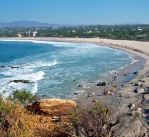 Plaża w Puerto Escondido<br><span class="cc-link"><a href="http://www.flickr.com/photos/aepedraza/4250994929/" target="_blank">Autor:pulverem reverteris</a><a href='http://creativecommons.org/licences/by-sa/3.0'>&nbsp;<img class="cc-icon" src="mods/_img/cc_by_sa-small.png"></a></a></span>