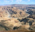 <span class='dscr'>Fish River Canyon</span><br><span class="cc-link"><a href="http://www.flickr.com/photos/sara_joachim/2813258791/" target="_blank">Autor:Joachim Huber</a><a href='http://creativecommons.org/licences/by-sa/3.0'>&nbsp;<img class="cc-icon" src="mods/_img/cc_by_sa-small.png"></a></a></span>