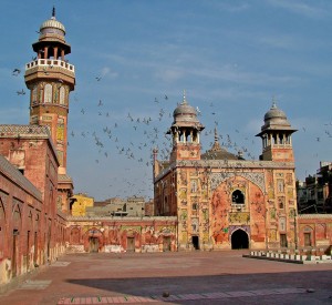 Lahore<br><span class="cc-link"><a href="http://www.flickr.com/photos/o_0/7864505/" target="_blank">Autor:Guilhem Vellut</a><a href='http://creativecommons.org/licences/by/3.0'>&nbsp;<img class="cc-icon" src="mods/_img/cc_by-small.png"></a></a></span>