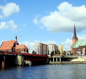 Most Długi w Szczecinie<br><span class="cc-link"><a href="http://commons.wikimedia.org/wiki/File:0907_Most_Długi_Szczecin_SZN_7.jpg" target="_blank">Autor:Mateusz War</a><a href='http://creativecommons.org/licences/by-sa/3.0'>&nbsp;<img class="cc-icon" src="mods/_img/cc_by_sa-small.png"></a></a></span>
