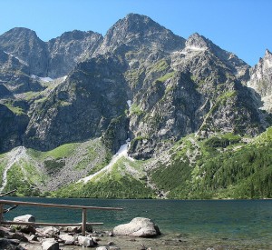 Morskie Oko<br><span class="cc-link"><a href="http://commons.wikimedia.org/wiki/File:Morskie_oko_o_swicie.jpg" target="_blank">Autor:brainw0orker</a><a href='http://creativecommons.org/licences/by-sa/3.0'>&nbsp;<img class="cc-icon" src="mods/_img/cc_by_sa-small.png"></a></a></span>