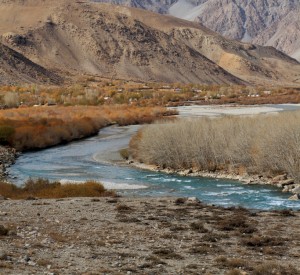 Góry Pamir<br><span class="cc-link"><a href="http://www.flickr.com/photos/ephemeralproject/6381612733/" target="_blank">Autor:Lee Hughes</a><a href='http://creativecommons.org/licences/by/3.0'>&nbsp;<img class="cc-icon" src="mods/_img/cc_by-small.png"></a></a></span>