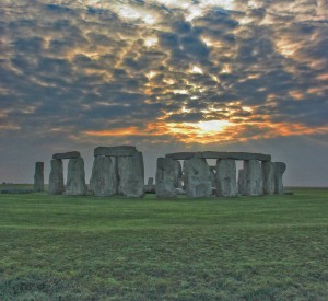 Stonehenge<br><span class="cc-link"><a href="http://www.flickr.com/photos/opalsson/5736354677/" target="_blank">Autor:O Palsson</a><a href='http://creativecommons.org/licences/by/3.0'>&nbsp;<img class="cc-icon" src="mods/_img/cc_by-small.png"></a></a></span>