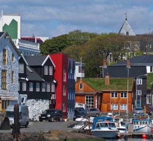 Torshavn<br><span class="cc-link"><a href="http://www.flickr.com/photos/arne-list/2564698668/" target="_blank">Autor:Arne List</a><a href='http://creativecommons.org/licences/by-sa/3.0'>&nbsp;<img class="cc-icon" src="mods/_img/cc_by_sa-small.png"></a></a></span>